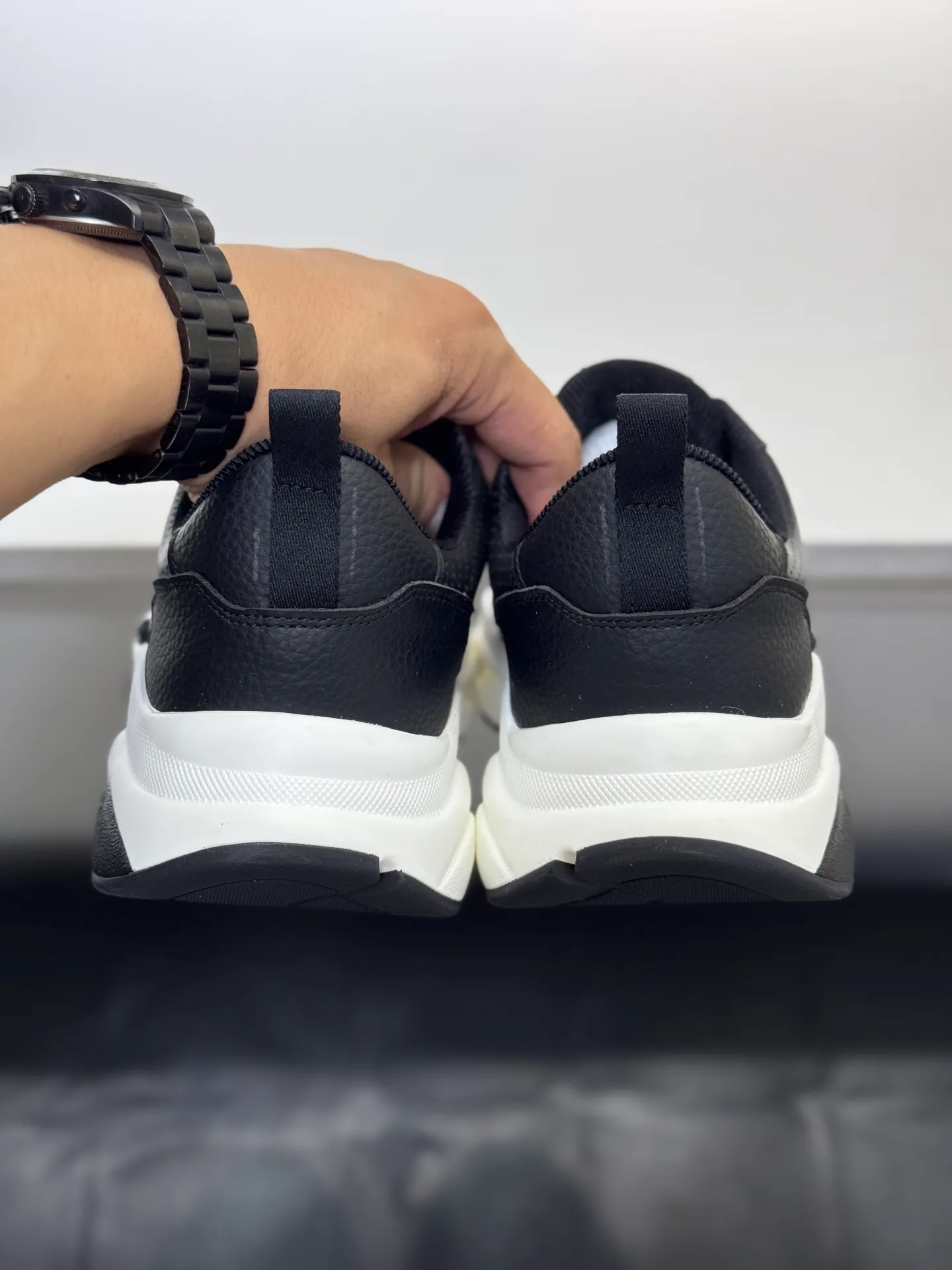 Men's shoes 💰440【New style】🪳🪳(Dior) popular model【New style】⚠⚠️Top purchasing agent🔍🔍Men's HK counters are on sale simultaneously. Sole: The original sole is specially provided by the original factory. The exclusive movable molded sole is super comfortable. The original factory follows the order. 🔍🔍The high-quality multi-color splicing design is exquisite and unique, and the cowhide stitching mesh lining💪Details determine the quality. We only make shoes with care. You can enter and exit the counter at will. Welcome to compare🇮🇹Size: 38-44 (45 customized